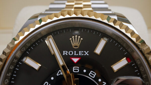 ⌚️ WIN A 2025 ROLEX SKY-DWELLER ⌚️ - Image 11