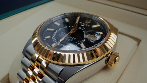 ⌚️ WIN A 2025 ROLEX SKY-DWELLER ⌚️ - Image 9